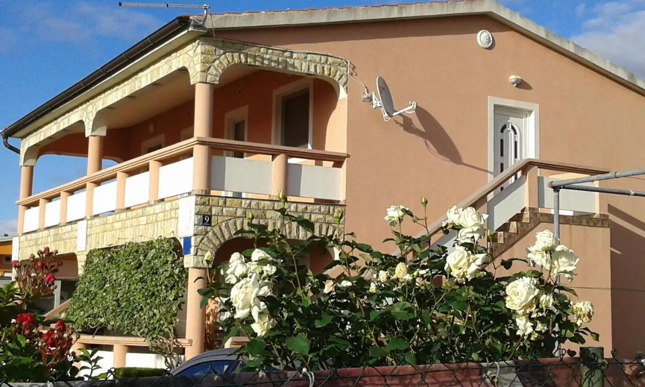 Apartment Apartmani Zarko Vir