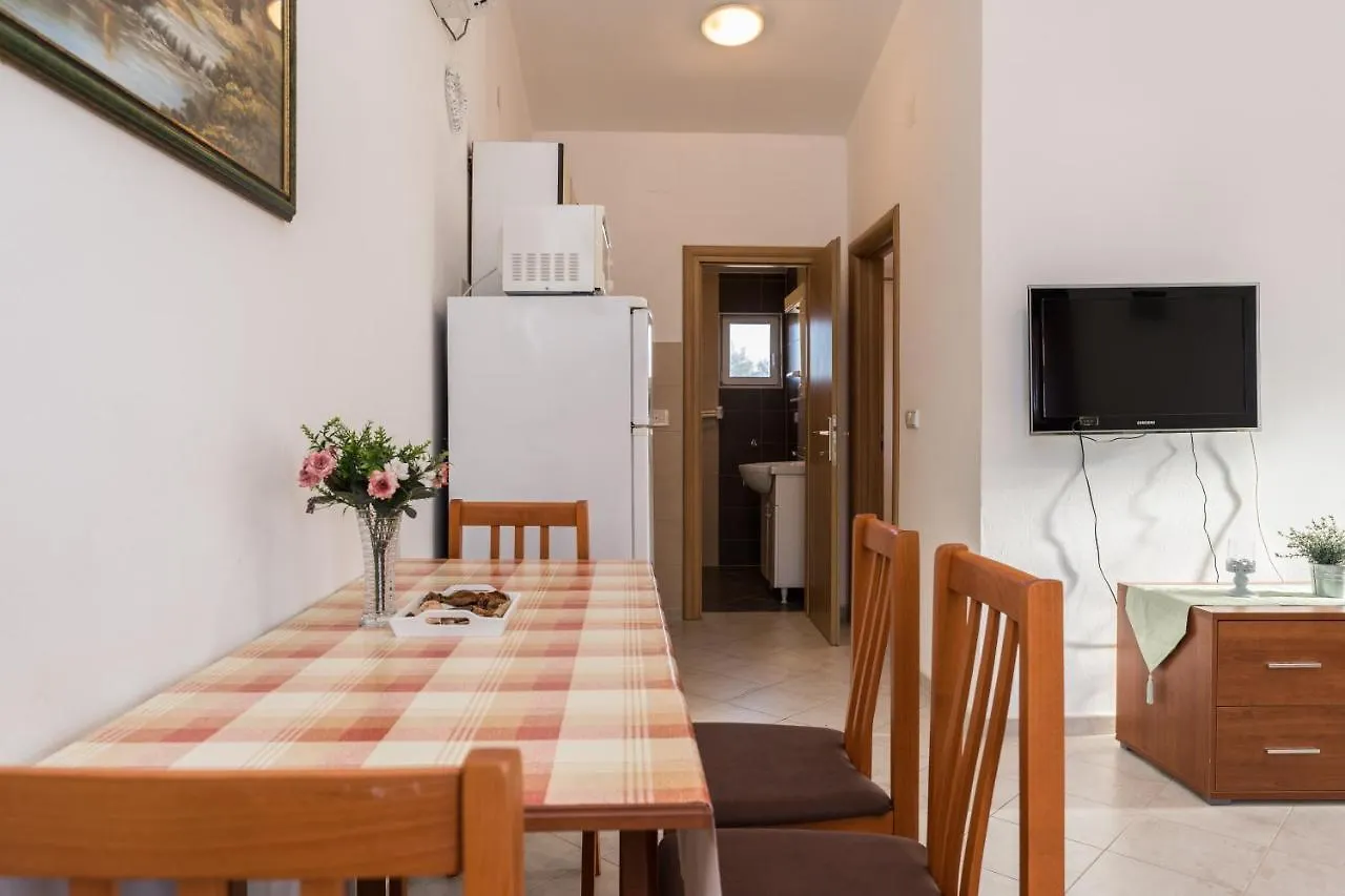 Apartmani Zarko Vir 0*,  Croatia