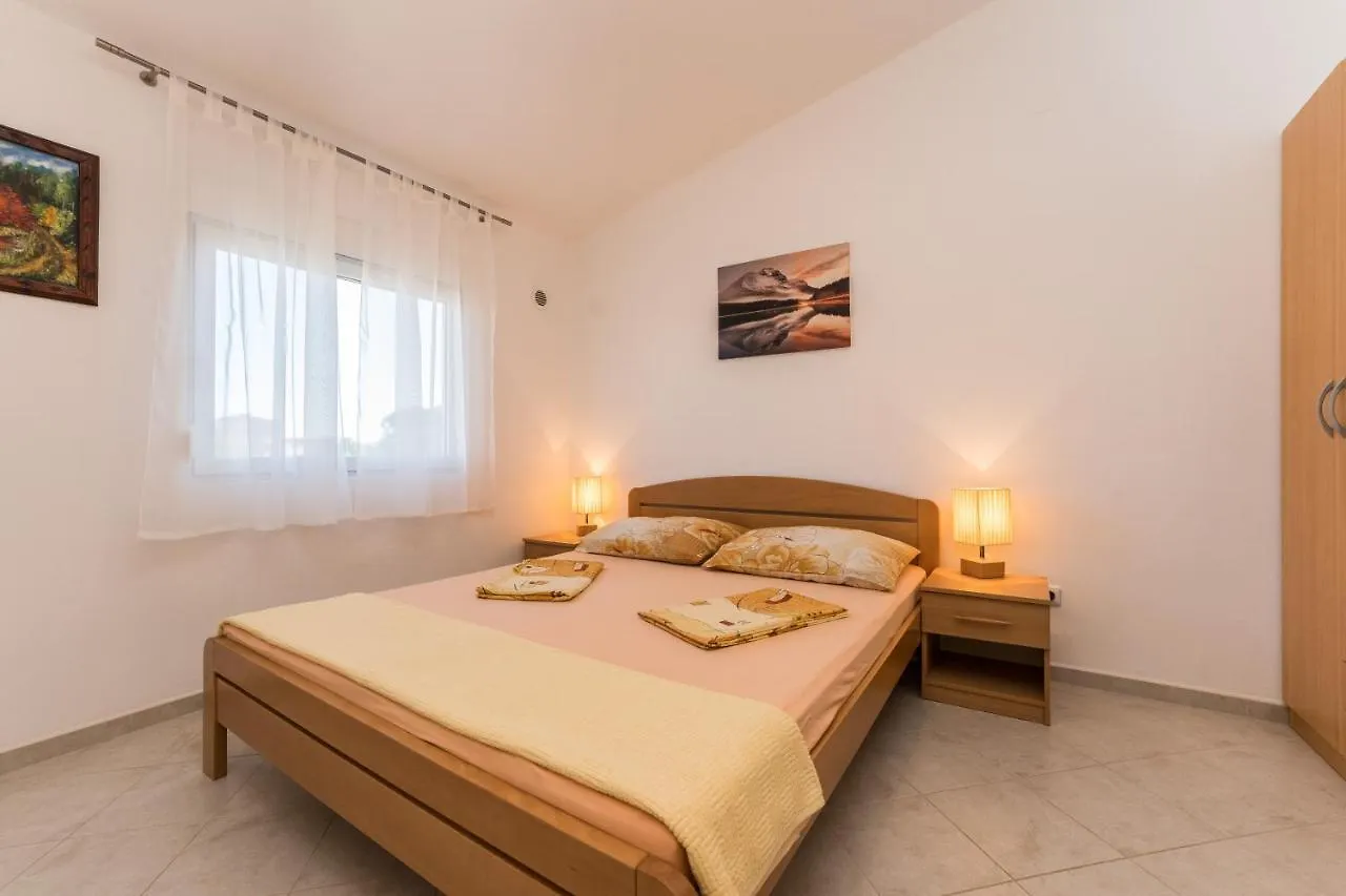 Apartmani Zarko Vir Apartment